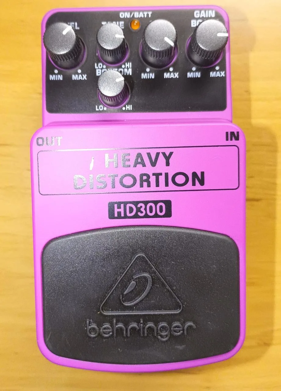 Heavy Distortion HD 300 Behringer
