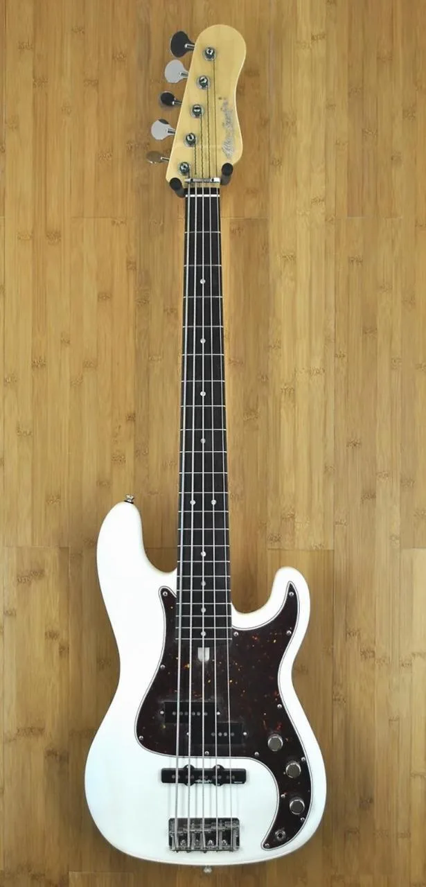 Alleva Coppolo 4/5 str typ Precision Bass alebo Jazz Bass