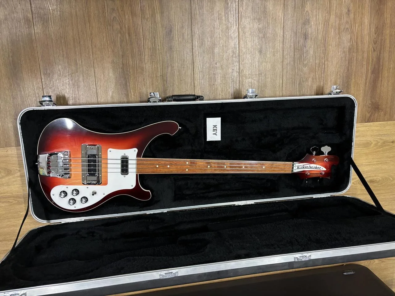 Rickenbacker 4003 Bass Fireglo r. 2008 Fretless / Rezervacia