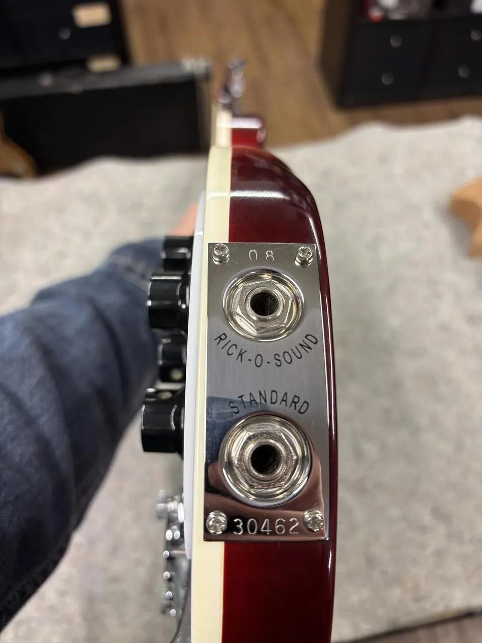 Rickenbacker 4003 Bass Fireglo r. 2008 Fretless / Rezervacia