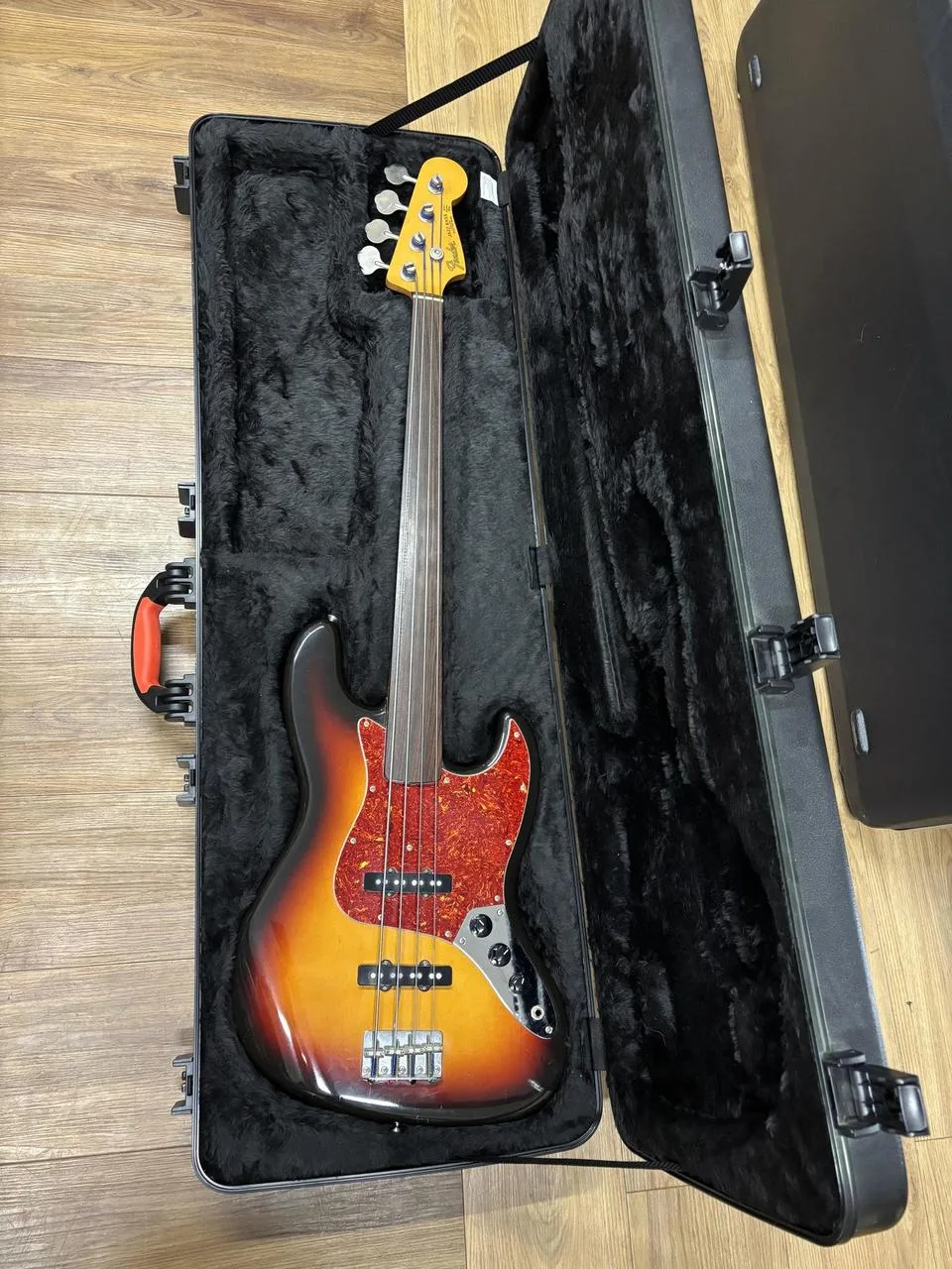 Fender Jazz Bass JB60-62FL Sunburst Fretless Japan r. 89-90