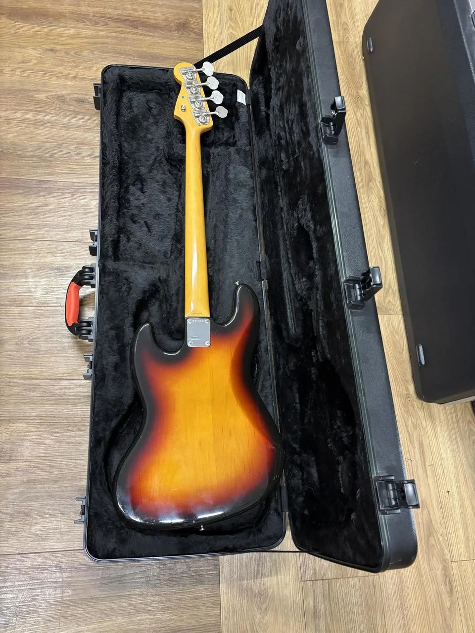 Fender Jazz Bass JB60-62FL Sunburst Fretless Japan r. 89-90