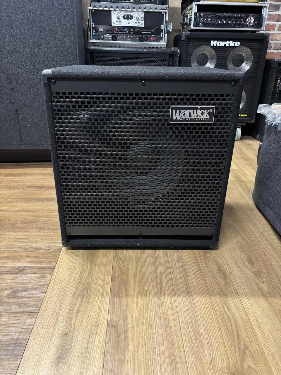 Warwick WCA 112LW CE 400watt -  8ohm Basový reprobox