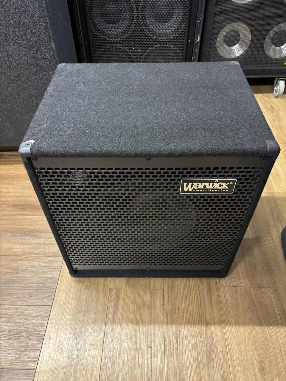 Warwick WCA 112LW CE 400watt -  8ohm Basový reprobox