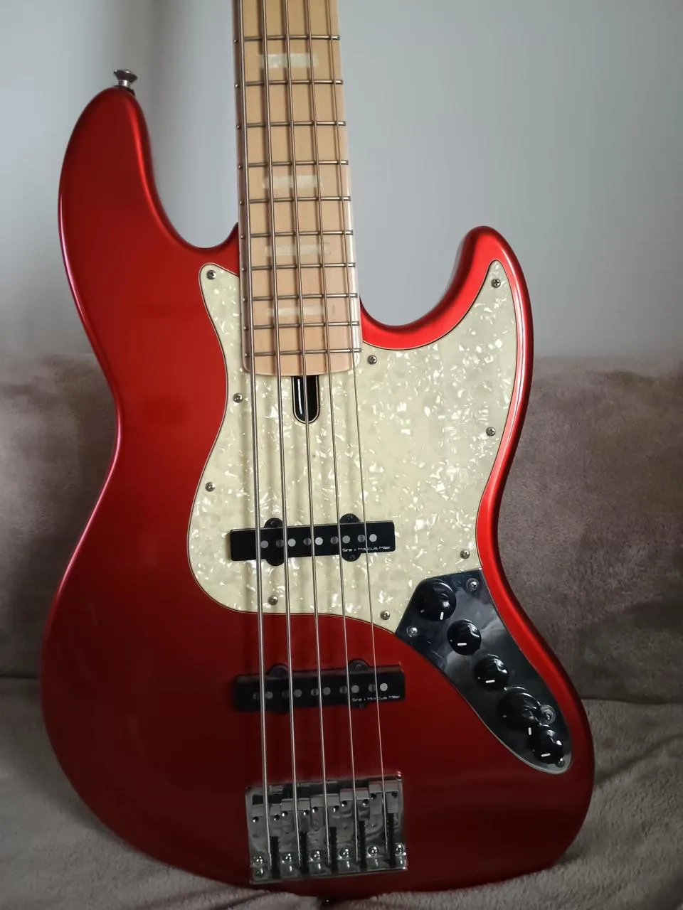 Sire Marcus Miller V7 2nd Gen - 5 strunný jazz bass