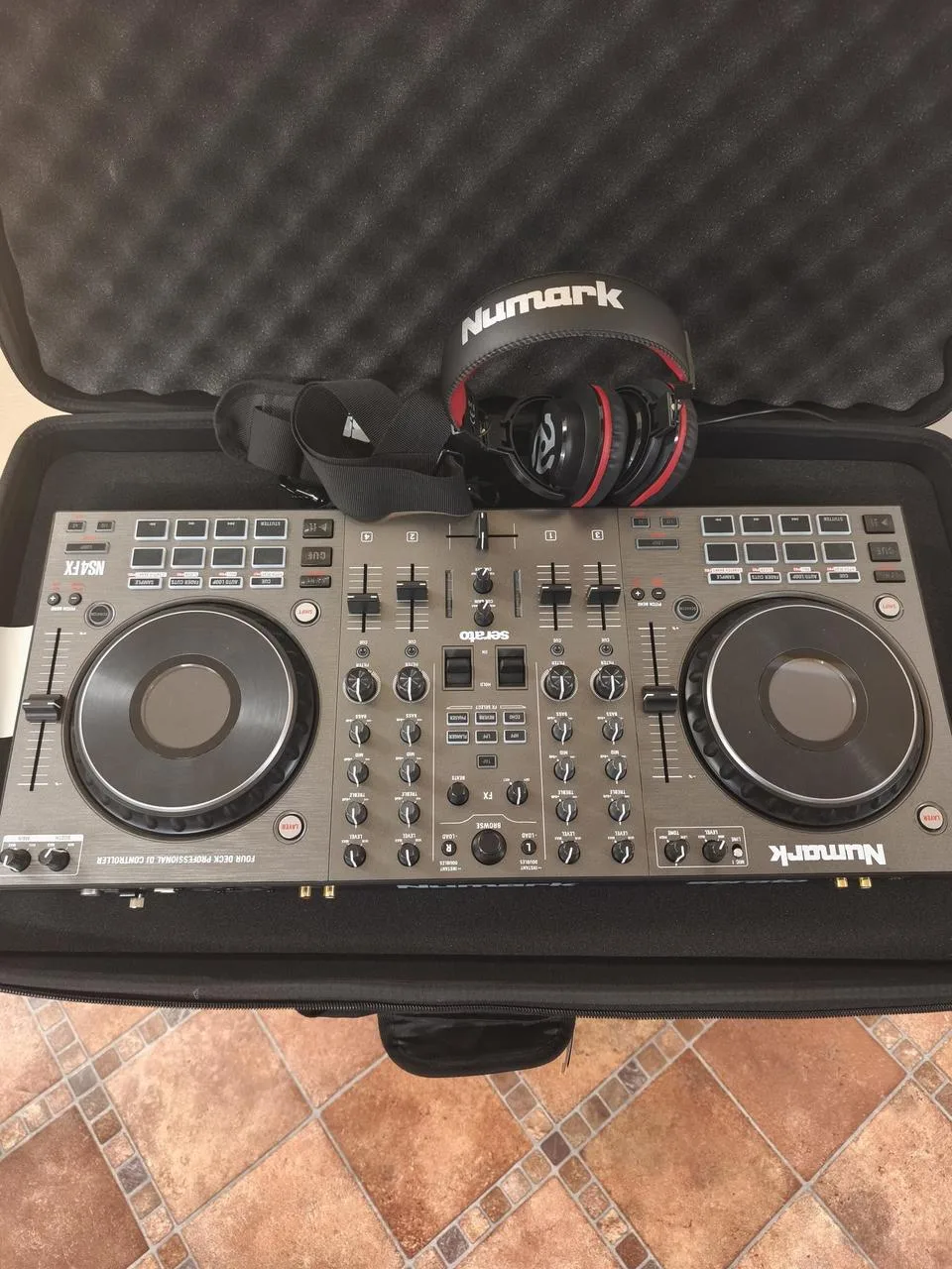 Numark NS4FX
