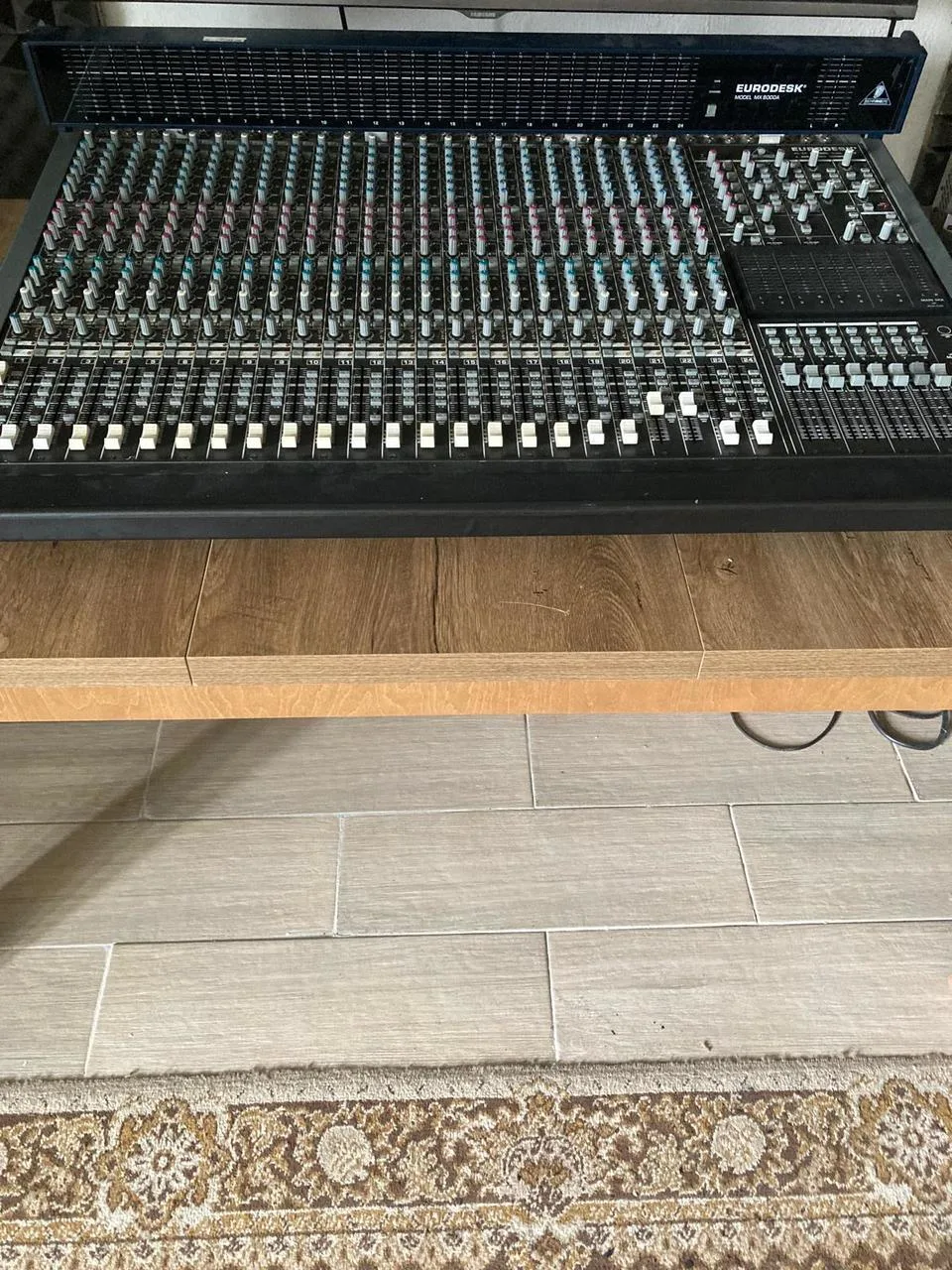 Predám mix Behringer Eurodesk MX8000A