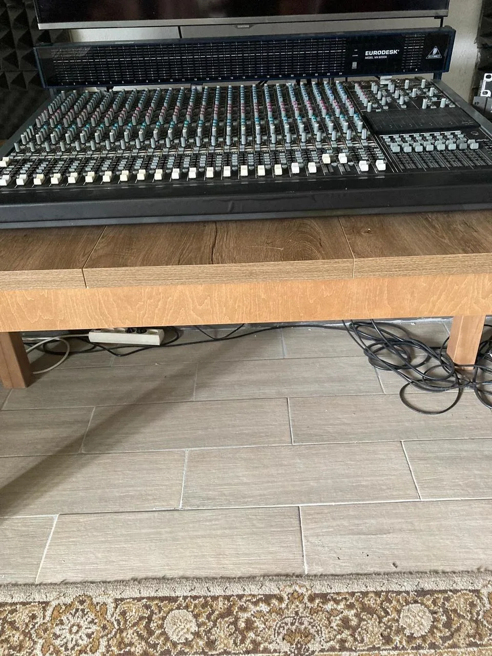 Predám mix Behringer Eurodesk MX8000A