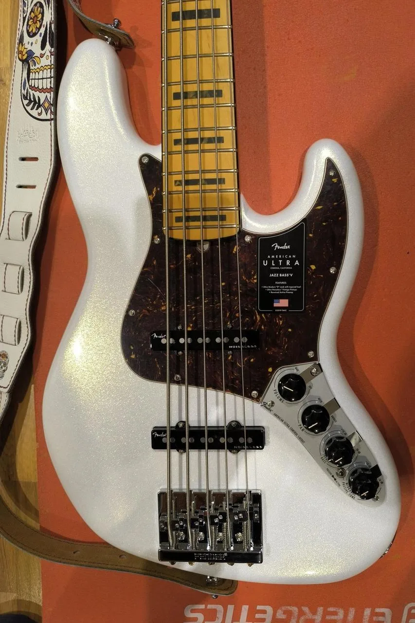 Fender American Ultra Jazz Bass V MN Arctic Pearl 5-strunná