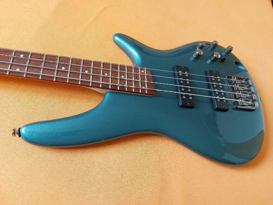 Baskytara IBANEZ SDGR 300E.