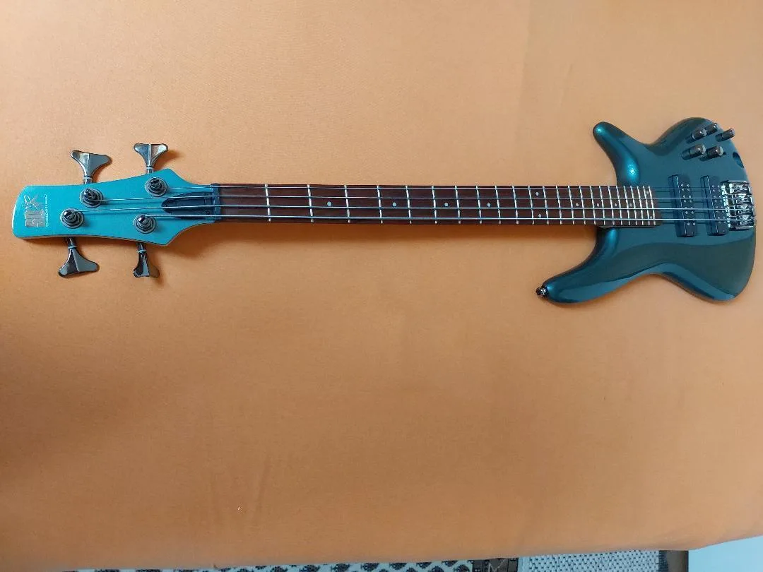 Baskytara IBANEZ SDGR 300E.
