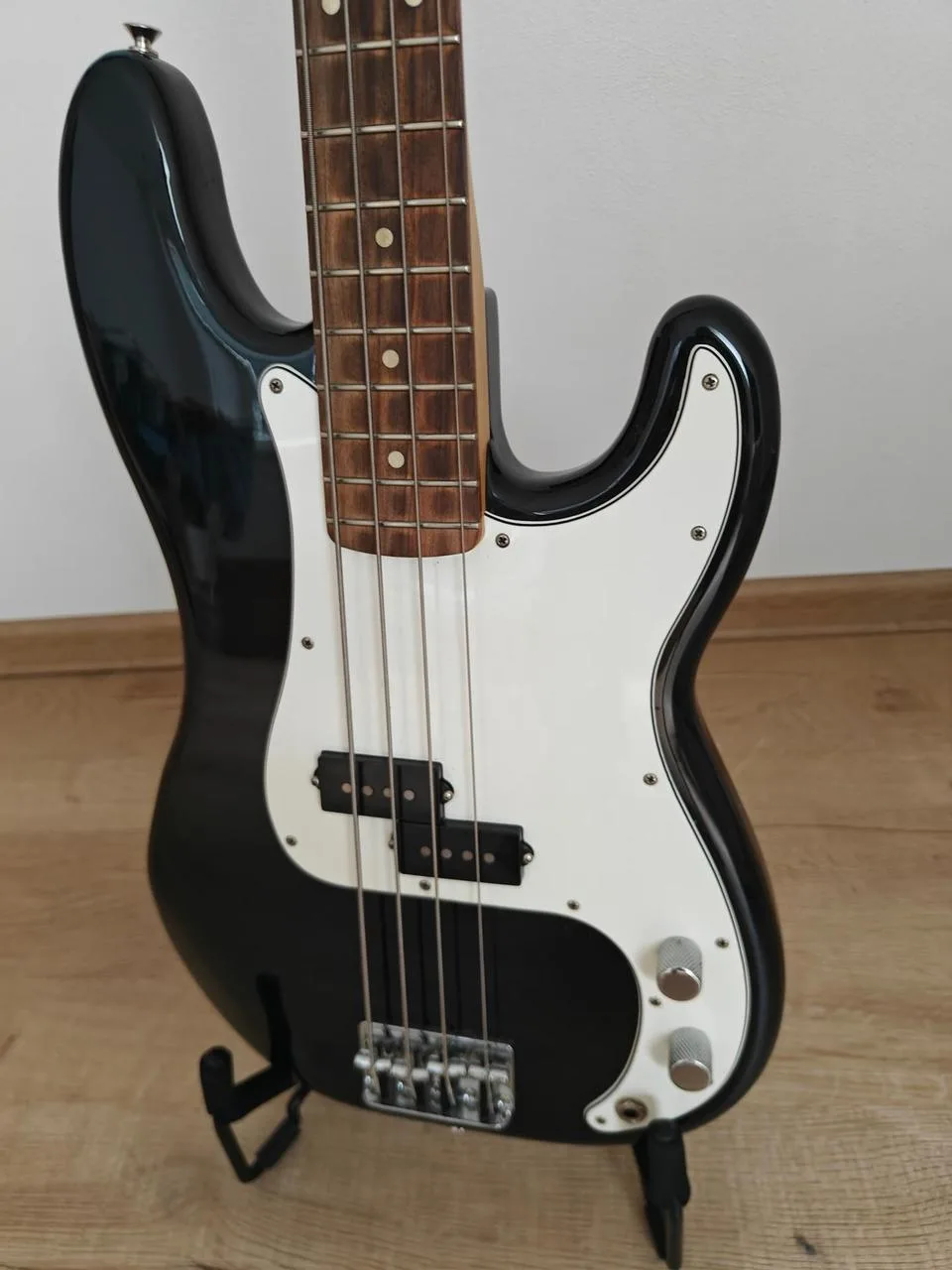 Prodám Fender Precision bass Mexico