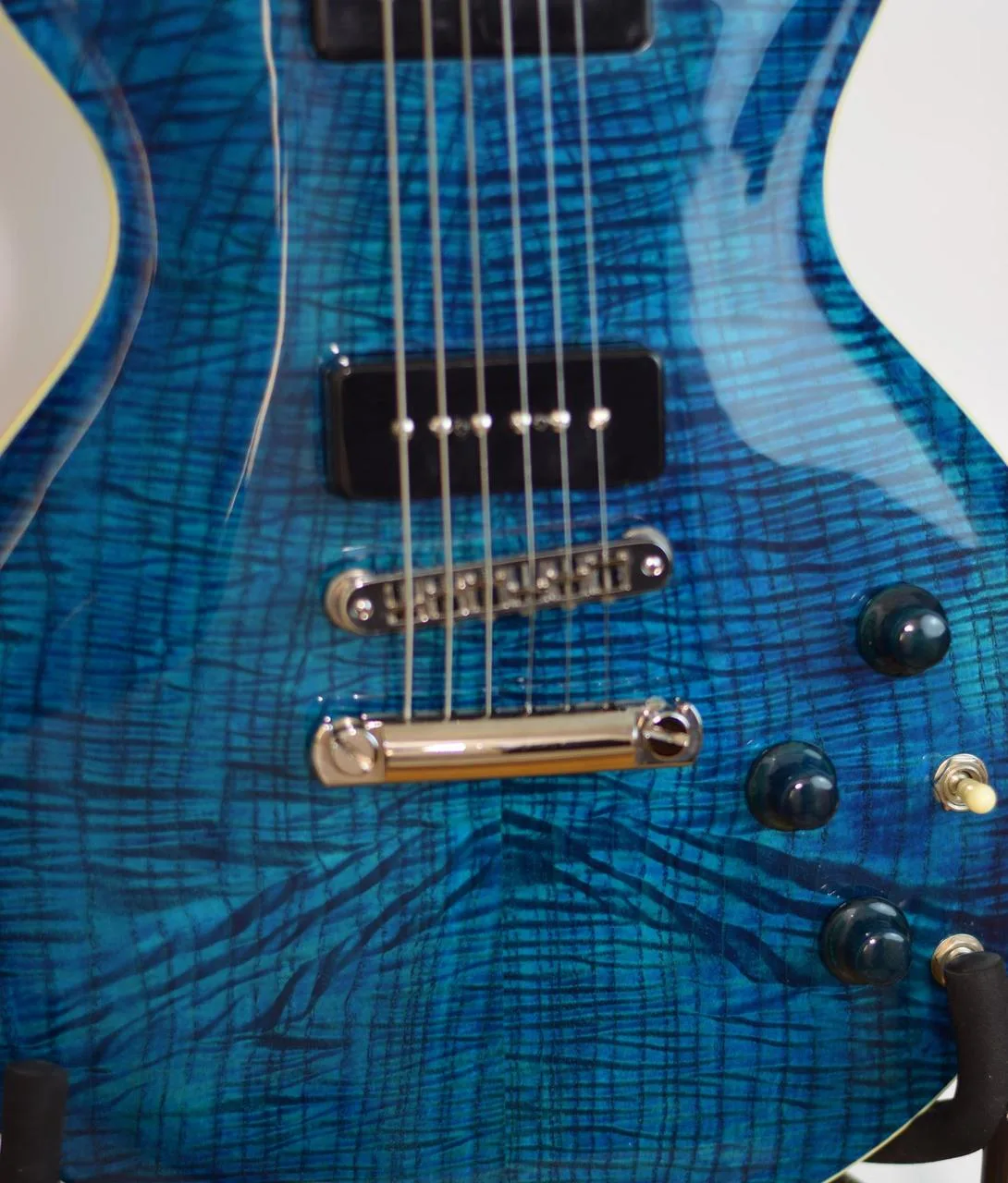 Custom kytara typ LP, Hubáček Instruments