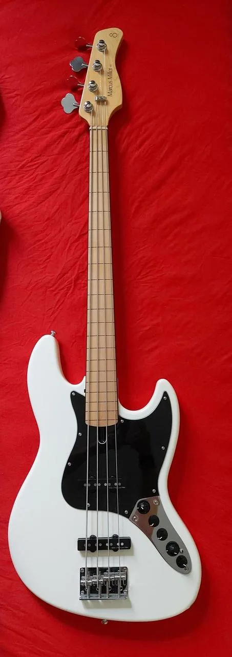 Sire Marcus Miller V7 Vintage Alder-4 FL 2nd Gen