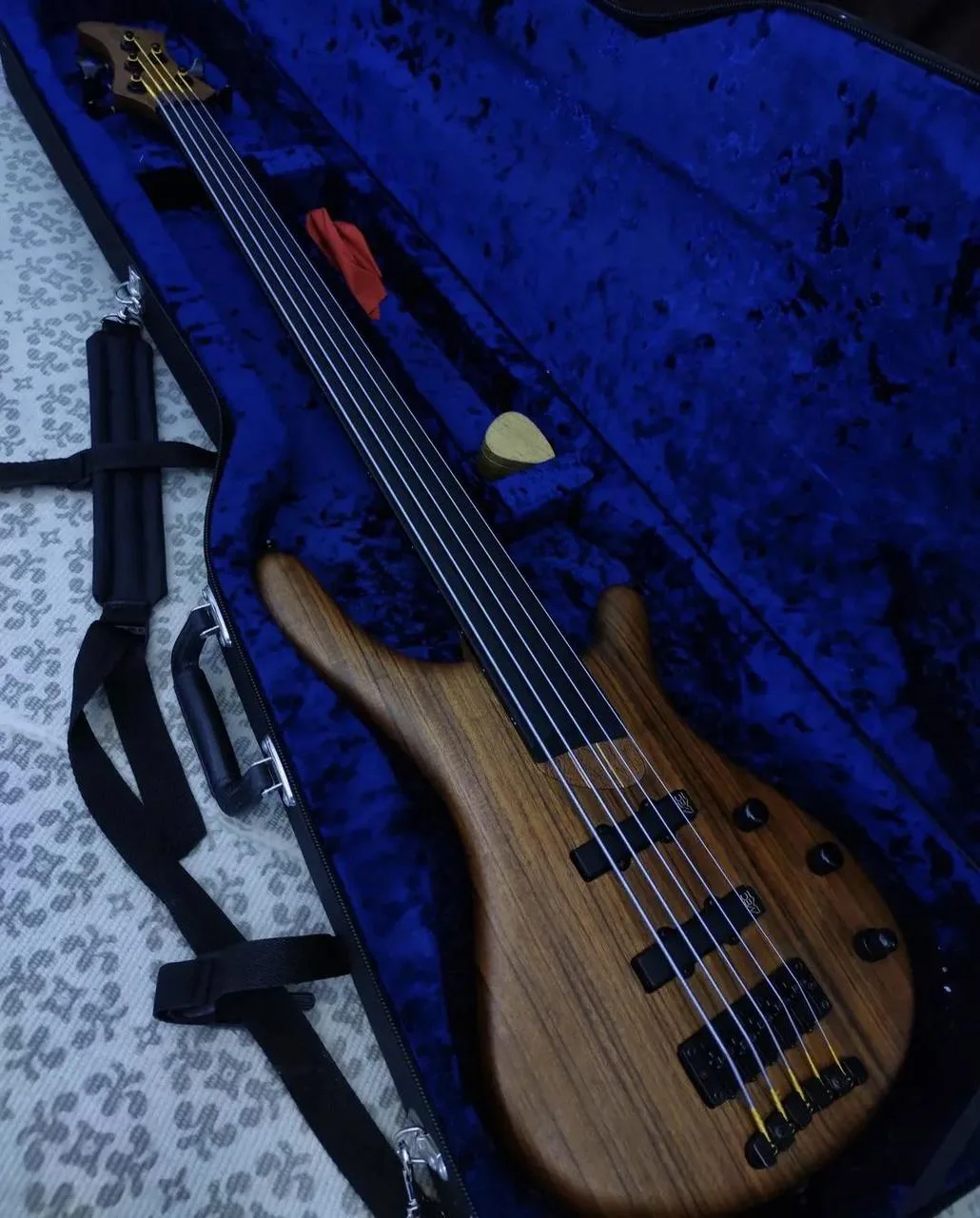 Mayones BE5 fretless