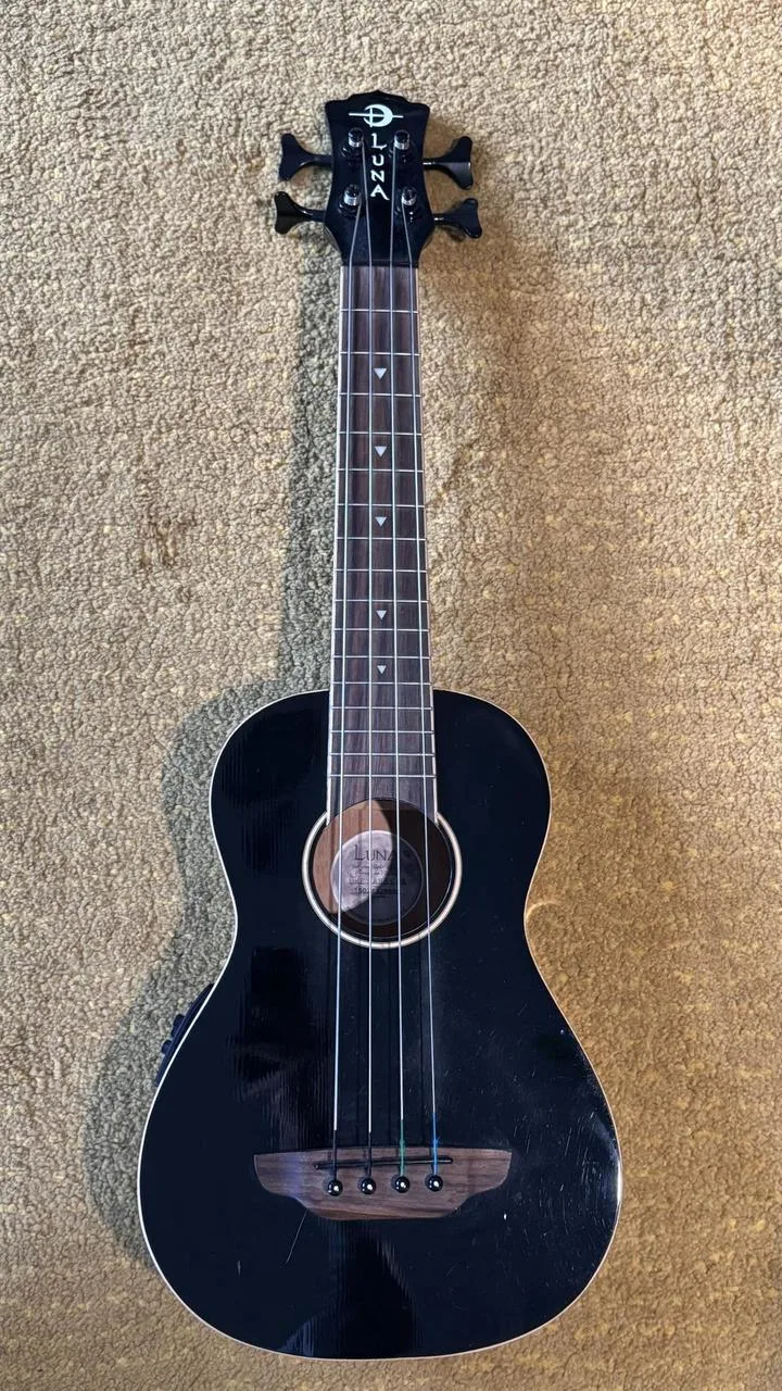 Luna Uke Bass Black