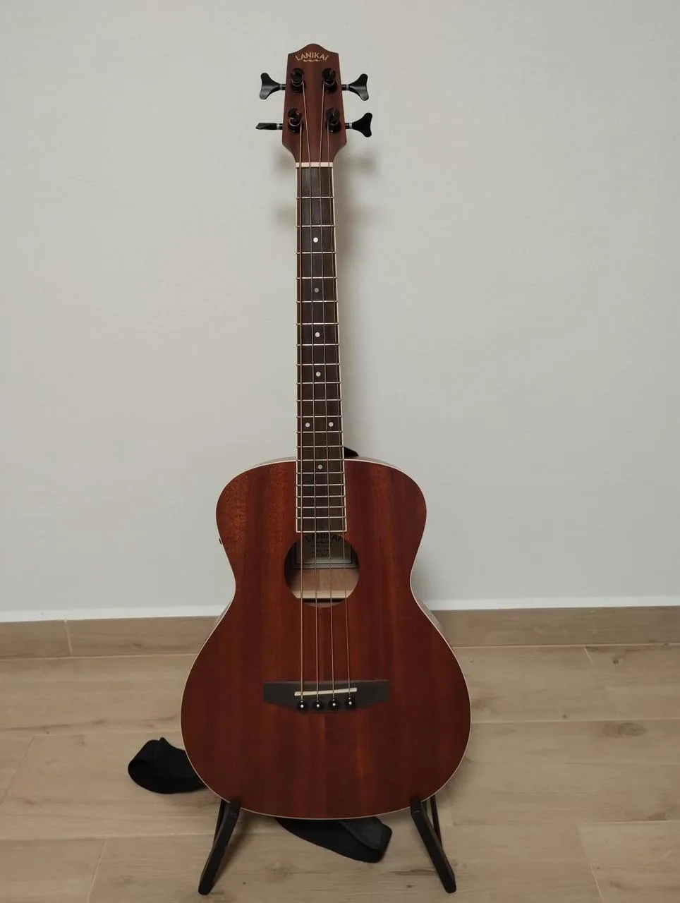 Basové ukulele Lanikai MA-EBU