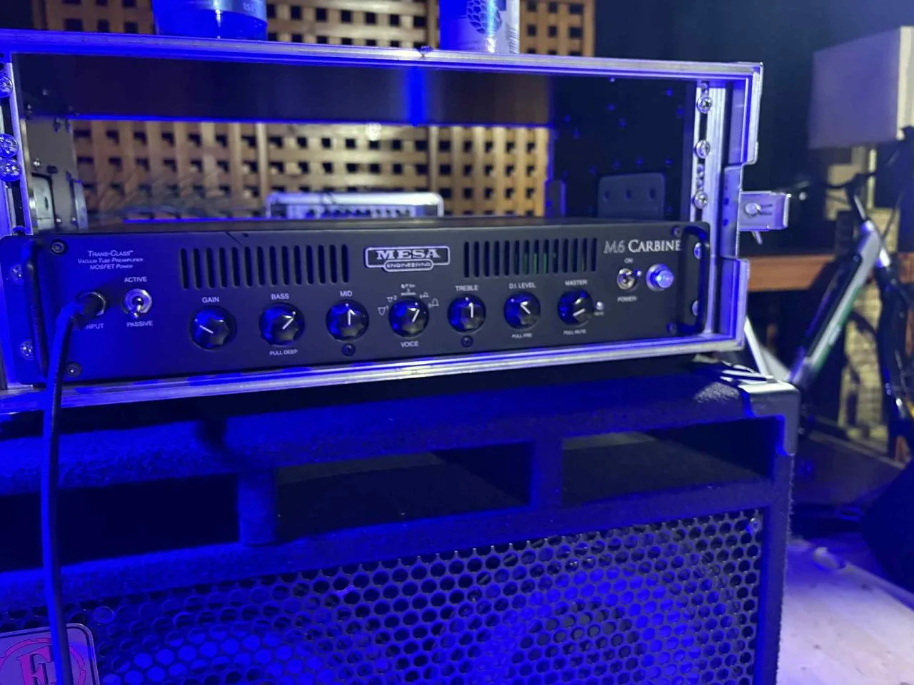 Uvažuji o prodeji mesa boogie carbine M6, stáří cca. 4 roky,