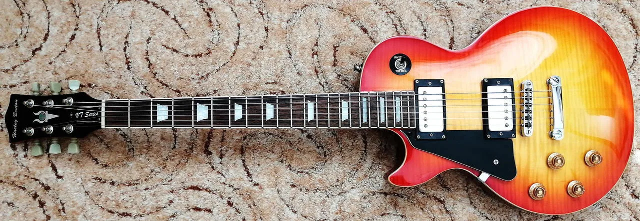KRÁSNY HARLEY BENTON LP LH