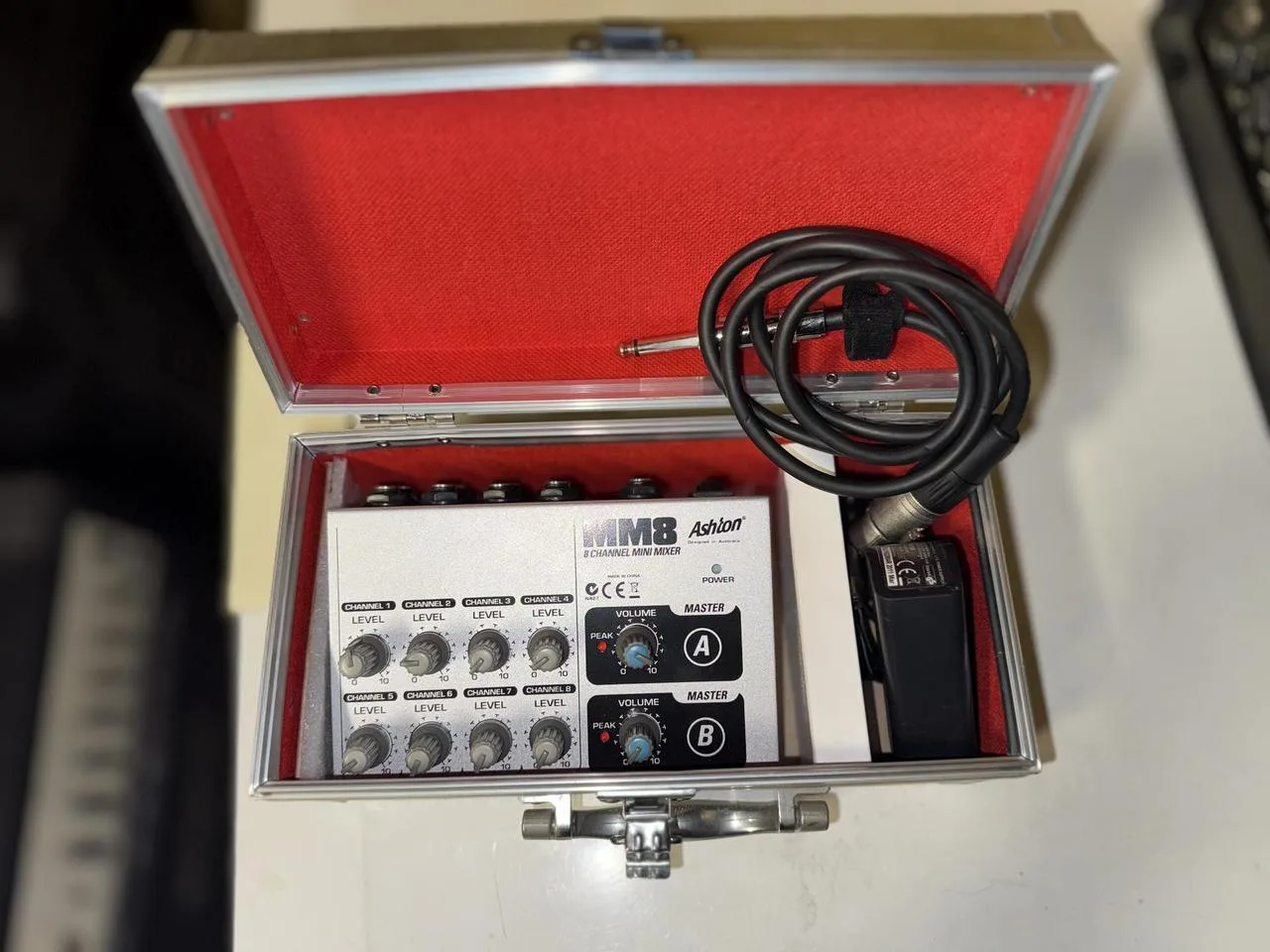 Ashton MM8 mini mixer nabízí 8 kanálů