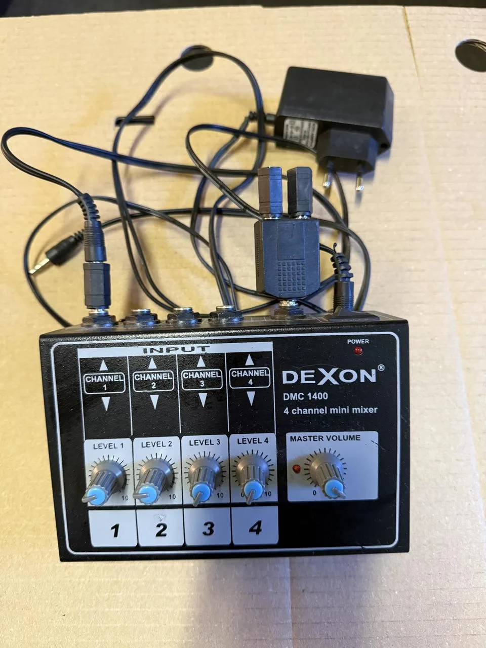 mixážní pult DEXON DMC 1400