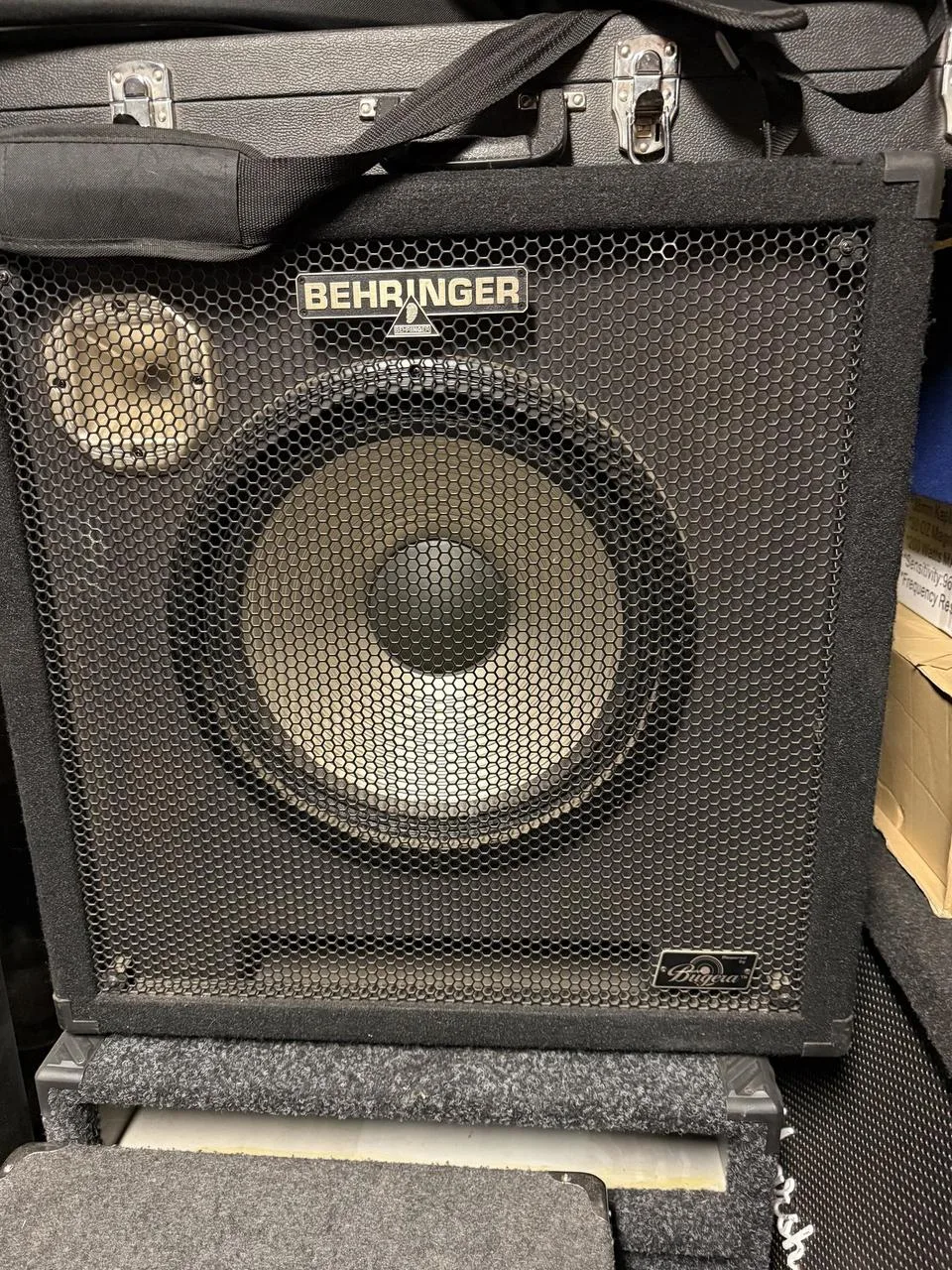 baskytarový reprobox Behringer Ultrabass BA115