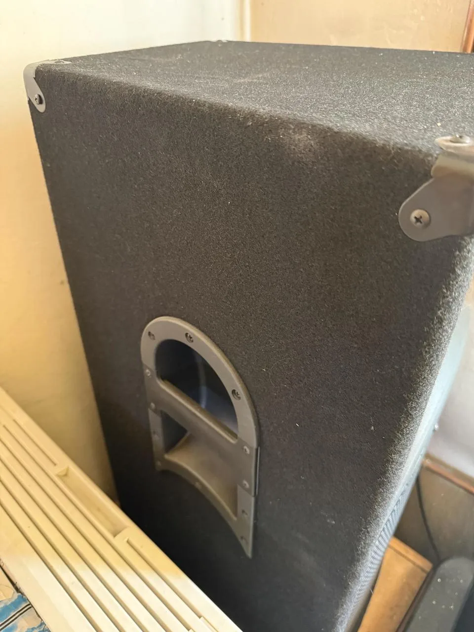 Reproduktorový box Cerwin-Vega INT-152V2