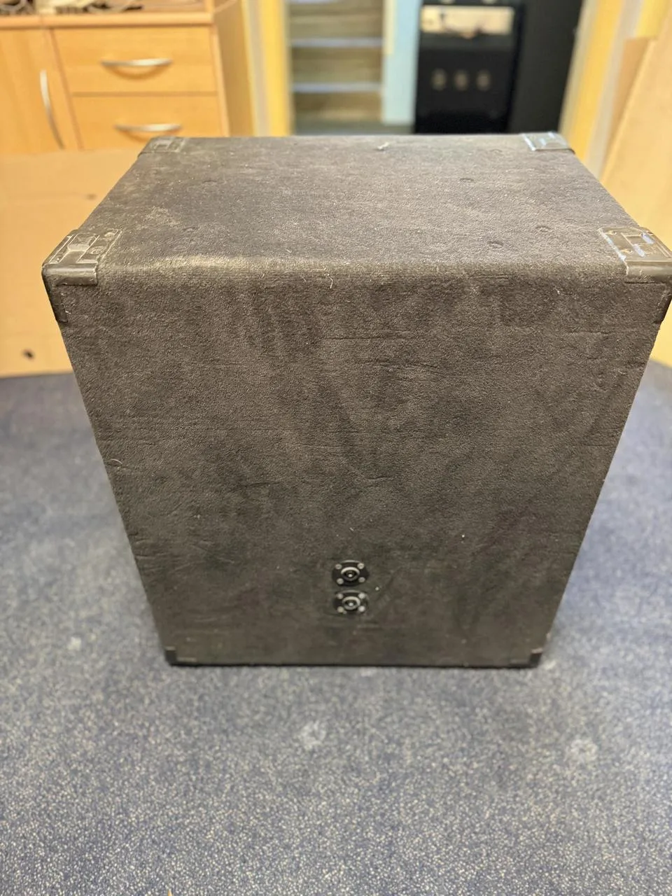 basový reproduktorový box