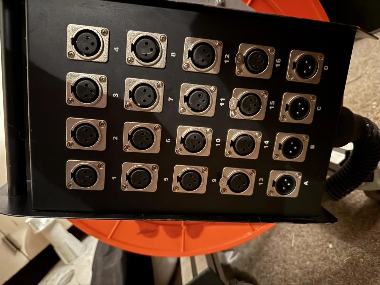 zvukový multicore kabel s pódiovým boxem (párák) 30m