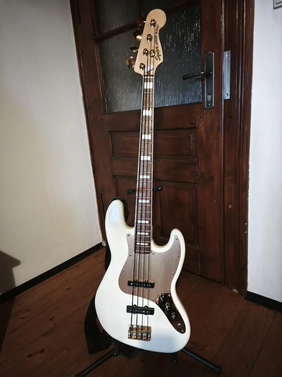 Baskytara Fender Squier 40 Aniversary Gold Edition Jazz Bass