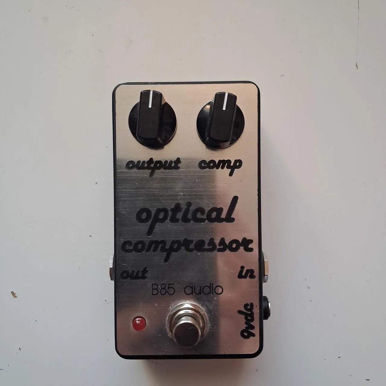 REZERVACE Optický Kompresor značky B85