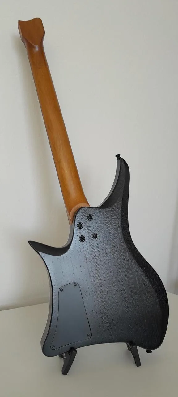 Multiscale headles kytara