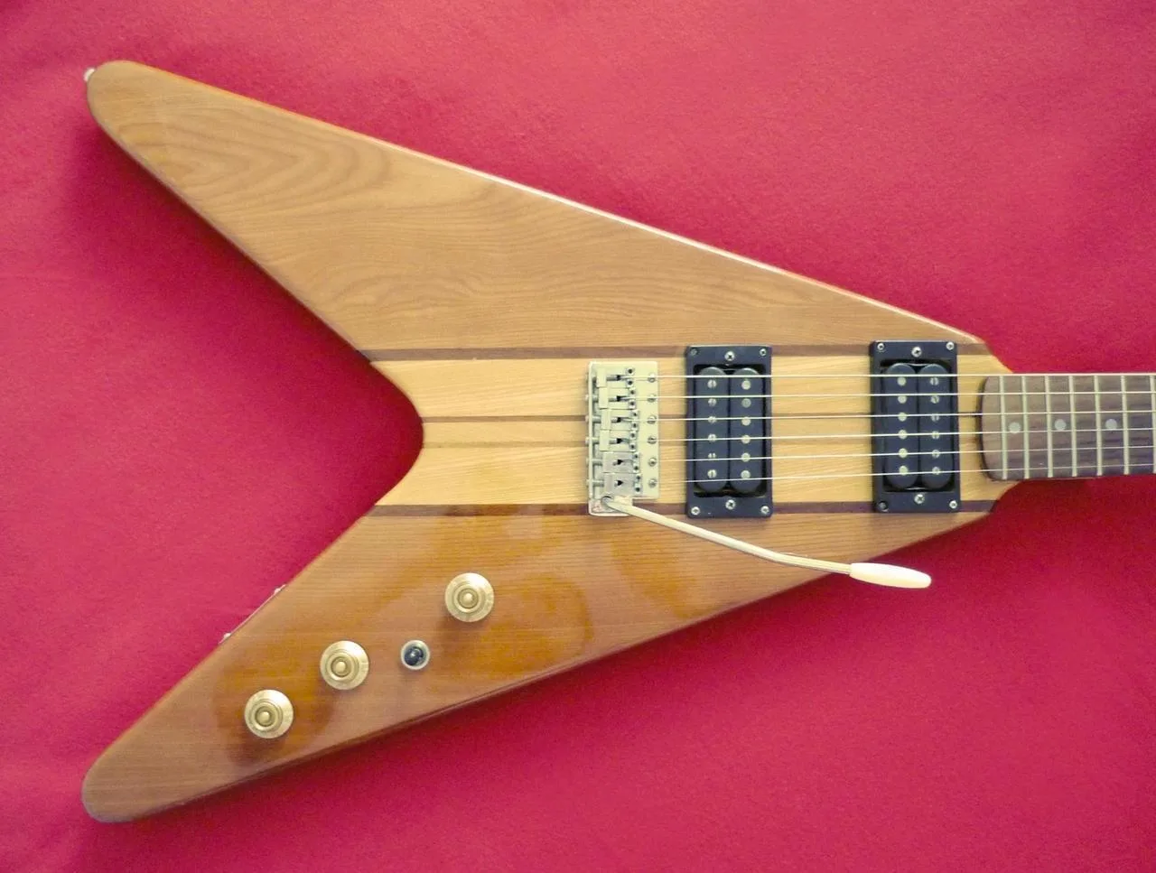 Elektrická kytara Hondo Flying V H-767