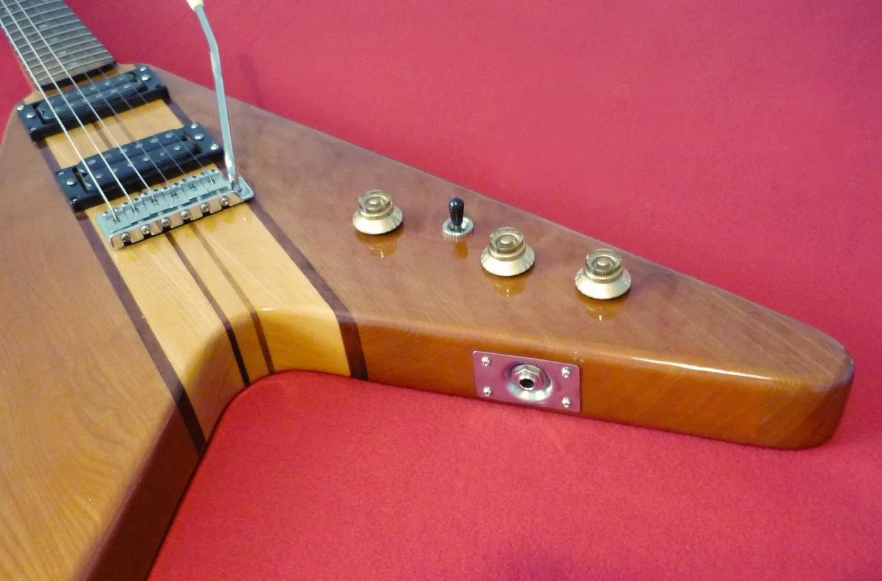 Elektrická kytara Hondo Flying V H-767