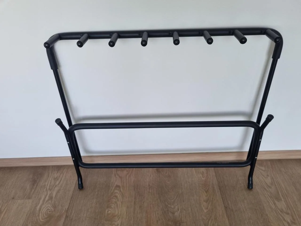 Prodám multistojan pro 7 kytar/baskytar BESPECO Kanga 07