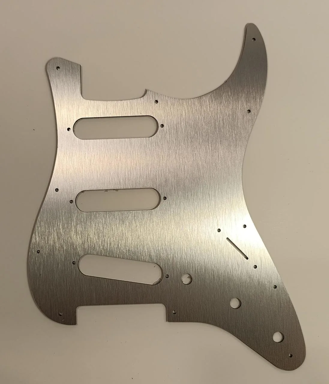 Pickguard pre STRATOCASTER brúsený hliník