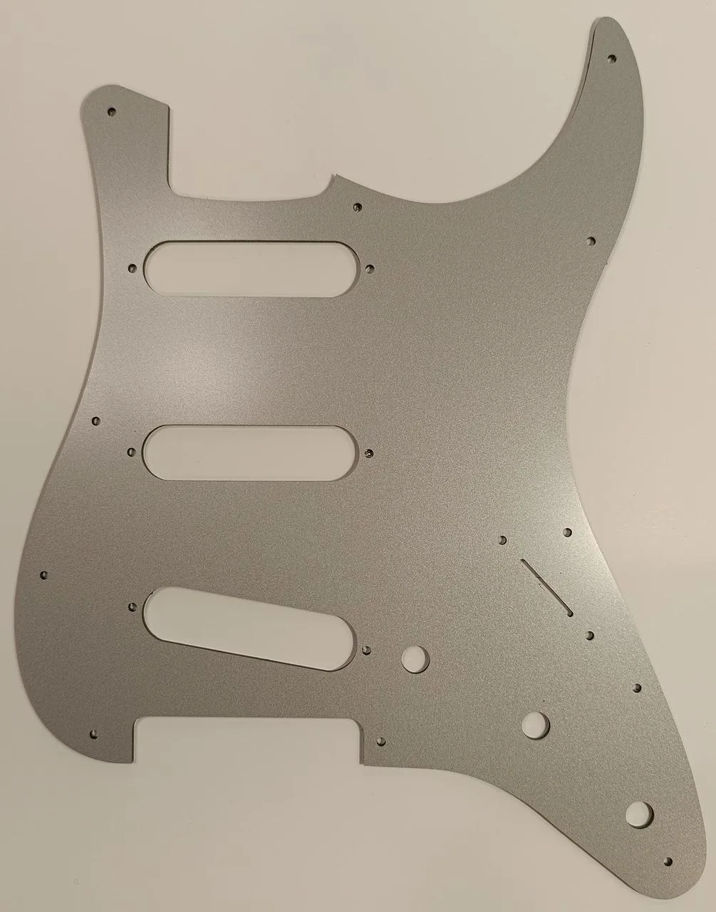 Pickguard pre STRATOCASTER sivý hliník