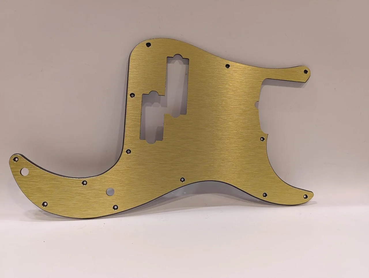 Pickguard pre basgitaru