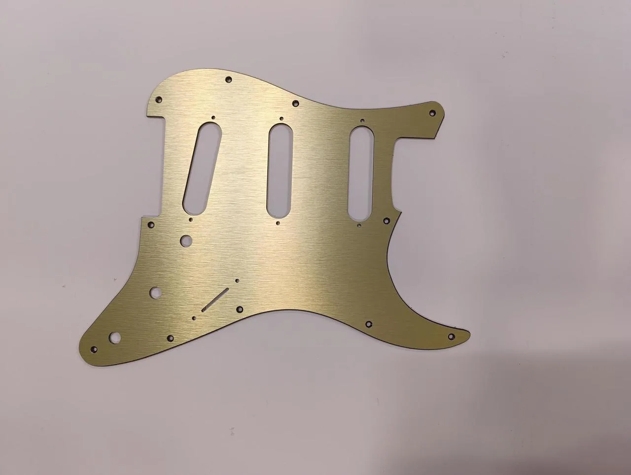 Pickguard Stratocaster brúseny hliník zlatý