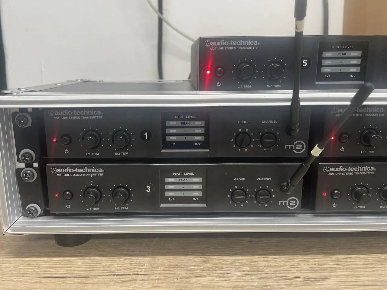 Prodám IEM set Audio-Technica M2 (5x vysílač, 9x bodypack)